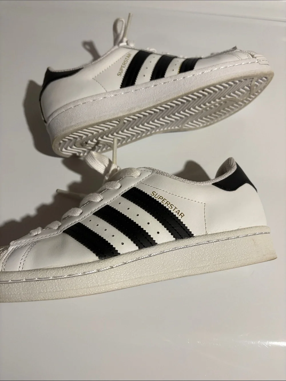 Adidas Superstar Big Kid Sneaker with white & black Shell-Toe Gold Accents